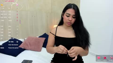 Snapshot of mariana_allen chatting on 09-09-25, 11:32 Mariana Allen online show from 09-09-25, 11:32