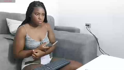 Snapshot of marianaee chatting on 09-09-25, 05:29 marianaee online show from 09-09-25, 05:29