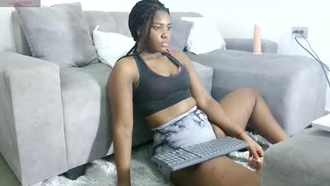 Snapshot of marianaee chatting on 09-12-25, 04:23 marianaee online show from 09-12-25, 04:23