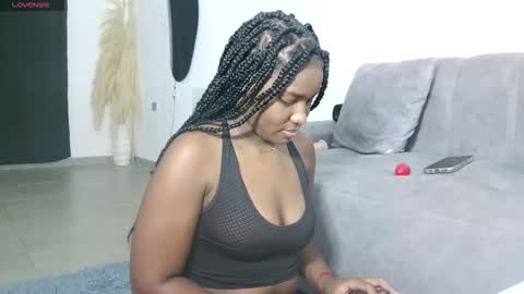 Snapshot of marianaee chatting on 09-23-25, 06:05 marianaee online show from 09-23-25, 06:05