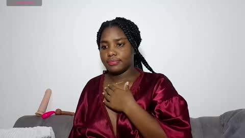 Snapshot of marianaee chatting on 10-28-25, 03:43 marianaee online show from 10-28-25, 03:43