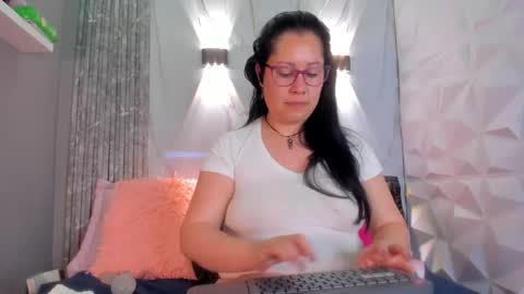 Snapshot of marianasmitt chatting on 12-01-25, 12:04 marianasmitt online show from 12-01-25, 12:04