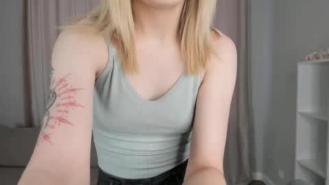 Snapshot of marianbramblett chatting on 01-07-26, 06:49 Mendy online show from 01-07-26, 06:49