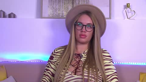 Maria online show from 01-21-25, 03:43