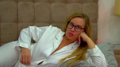 Maria online show from 03-06-25, 01:14