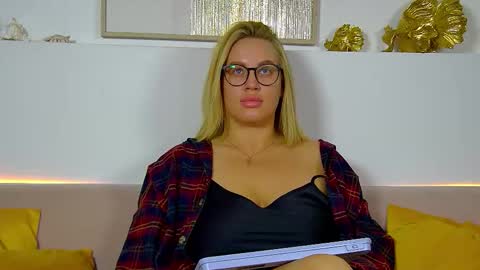 Maria online show from 11-21-25, 06:34