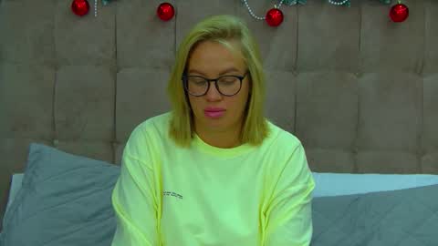 Snapshot of marianeumann chatting on 12-18-25, 06:41 Maria online show from 12-18-25, 06:41