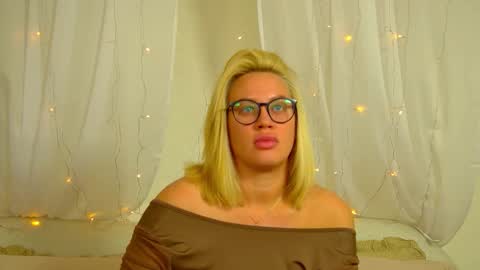 Snapshot of marianeumann chatting on 02-08-26, 06:11 Maria online show from 02-08-26, 06:11