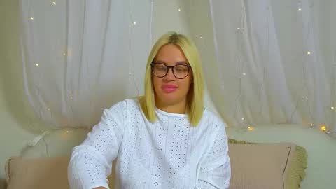 Snapshot of marianeumann chatting on 02-28-26, 06:20 Maria online show from 02-28-26, 06:20