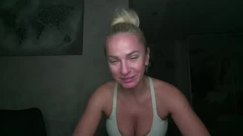 marianna1977 online show from 10-23-25, 07:01