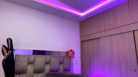 M A R I A N E online show from 12-05-25, 08:01