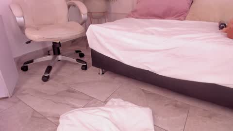 Maria Pettit online show from 02-08-25, 03:21