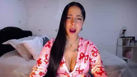 Nicolle online show from 10-12-25, 02:21