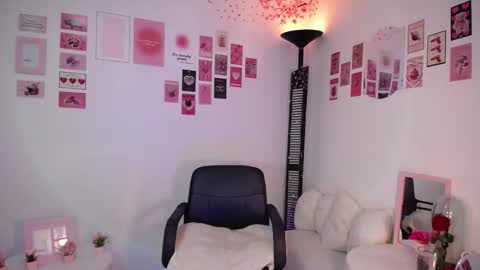 Nicolle online show from 02-26-26, 04:22