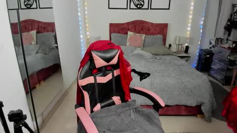 marie online show from 10-01-25, 03:12