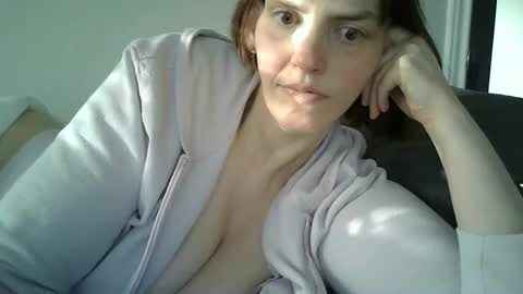 Snapshot of mariejojo chatting on 12-02-25, 02:56 Mariejojo online show from 12-02-25, 02:56