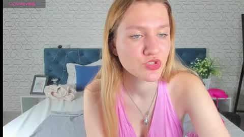Snapshot of mariel_brown chatting on 12-12-24, 11:29 mariel_brown online show from 12-12-24, 11:29