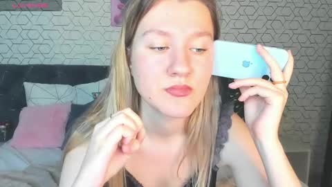 Snapshot of mariel_brown chatting on 01-07-25, 06:14 mariel_brown online show from 01-07-25, 06:14