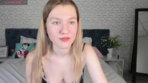 Snapshot of mariel_brown chatting on 01-14-25, 06:17 mariel_brown online show from 01-14-25, 06:17