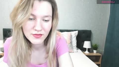 Snapshot of mariel_brown chatting on 01-24-25, 08:02 mariel_brown online show from 01-24-25, 08:02