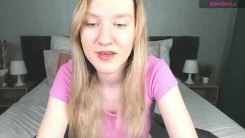 Snapshot of mariel_brown chatting on 01-24-25, 11:04 mariel_brown online show from 01-24-25, 11:04