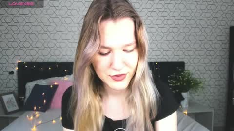 Snapshot of mariel_brown chatting on 02-08-25, 08:20 mariel_brown online show from 02-08-25, 08:20