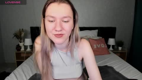Snapshot of mariel_brown chatting on 02-11-25, 12:27 mariel_brown online show from 02-11-25, 12:27