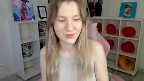 Snapshot of mariel_brown chatting on 02-18-25, 11:22 mariel_brown online show from 02-18-25, 11:22