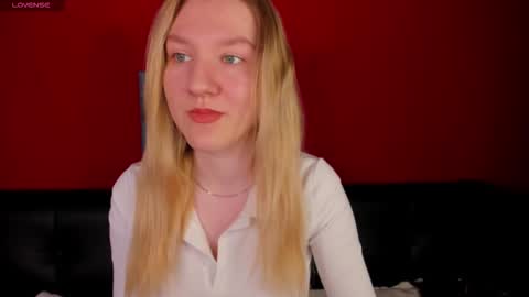 Snapshot of mariel_brown chatting on 09-17-25, 08:27 mariel_brown online show from 09-17-25, 08:27