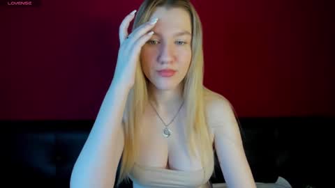 Snapshot of mariel_brown chatting on 09-19-25, 08:05 mariel_brown online show from 09-19-25, 08:05