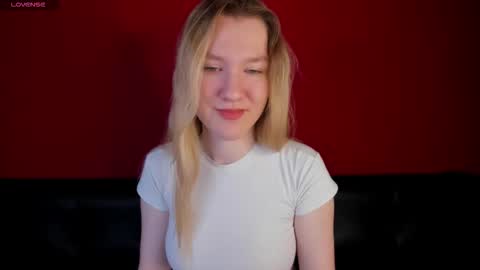 Snapshot of mariel_brown chatting on 09-20-25, 08:15 mariel_brown online show from 09-20-25, 08:15