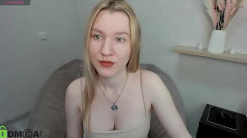 Snapshot of mariel_brown chatting on 10-08-25, 09:18 mariel_brown online show from 10-08-25, 09:18
