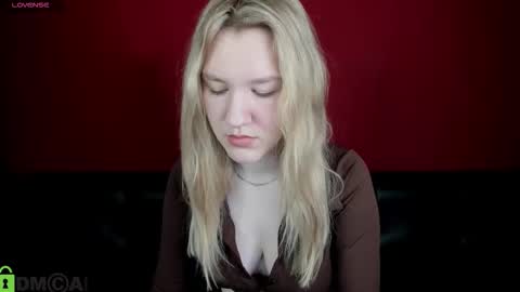 Snapshot of mariel_brown chatting on 10-09-25, 09:18 mariel_brown online show from 10-09-25, 09:18