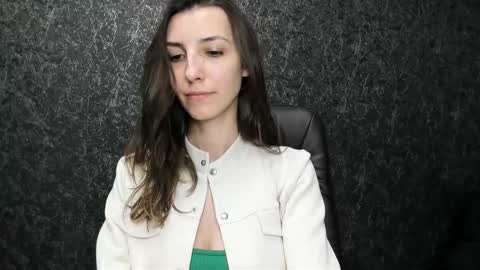 Snapshot of marielleanker chatting on 09-19-25, 01:51 marielleanker online show from 09-19-25, 01:51