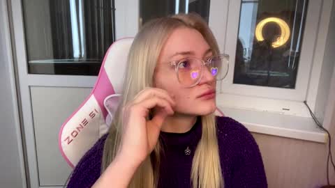 Hey Im Ash  I think together we can hit first 10 thumbs up online show from 02-27-26, 08:14