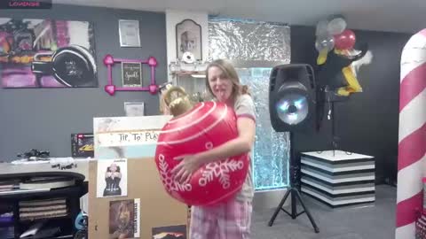 Snapshot of mariewaters chatting on 12-28-24, 11:48 Marie Ann Waters online show from 12-28-24, 11:48