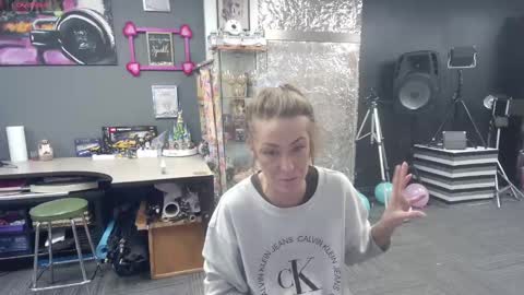 Snapshot of mariewaters chatting on 01-02-25, 11:38 Marie Ann Waters online show from 01-02-25, 11:38