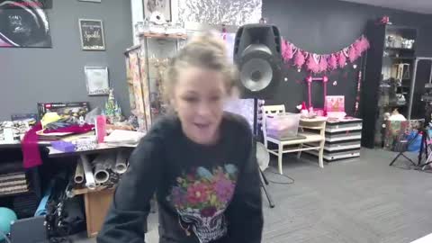 Snapshot of mariewaters chatting on 01-05-25, 10:50 Marie Ann Waters online show from 01-05-25, 10:50