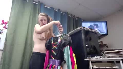 Snapshot of mariewaters chatting on 01-19-25, 05:26 Marie Ann Waters online show from 01-19-25, 05:26