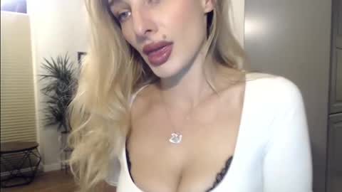 Snapshot of marilyndevilish chatting on 12-03-24, 09:23 MarilynDevilish online show from 12-03-24, 09:23