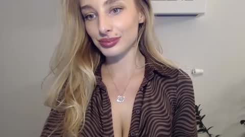 Snapshot of marilyndevilish chatting on 12-19-24, 03:41 MarilynDevilish online show from 12-19-24, 03:41