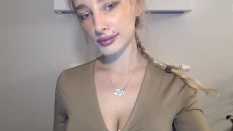 Snapshot of marilyndevilish chatting on 12-21-24, 09:15 MarilynDevilish online show from 12-21-24, 09:15