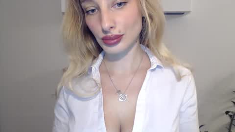 Snapshot of marilyndevilish chatting on 01-06-25, 03:40 MarilynDevilish online show from 01-06-25, 03:40