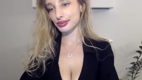 Snapshot of marilyndevilish chatting on 01-25-25, 12:38 MarilynDevilish online show from 01-25-25, 12:38