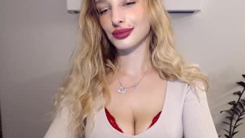 Snapshot of marilyndevilish chatting on 01-27-25, 04:43 MarilynDevilish online show from 01-27-25, 04:43