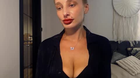 Snapshot of marilyndevilish chatting on 09-14-25, 08:08 MarilynDevilish online show from 09-14-25, 08:08