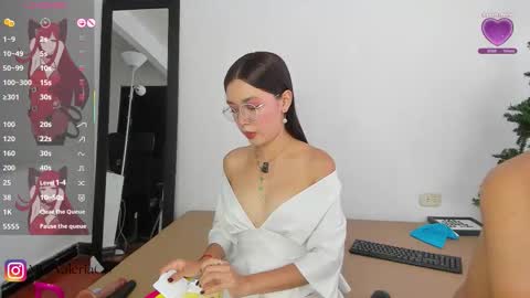 marioandmia online show from 10-12-25, 08:41