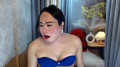 Snapshot of mariposa_911 chatting on 04-27-26, 05:22 LEAH online show from 04-27-26, 05:22