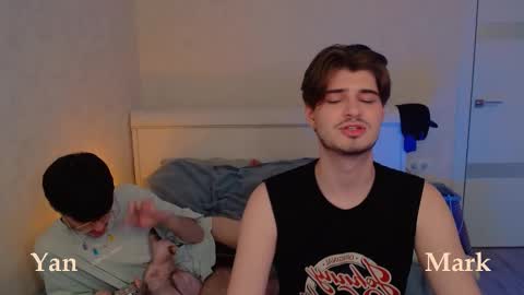 Snapshot of mark_sun chatting on 09-11-25, 07:47 Mark online show from 09-11-25, 07:47