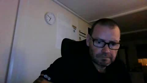 markyhowudoin online show from 10-25-25, 05:48